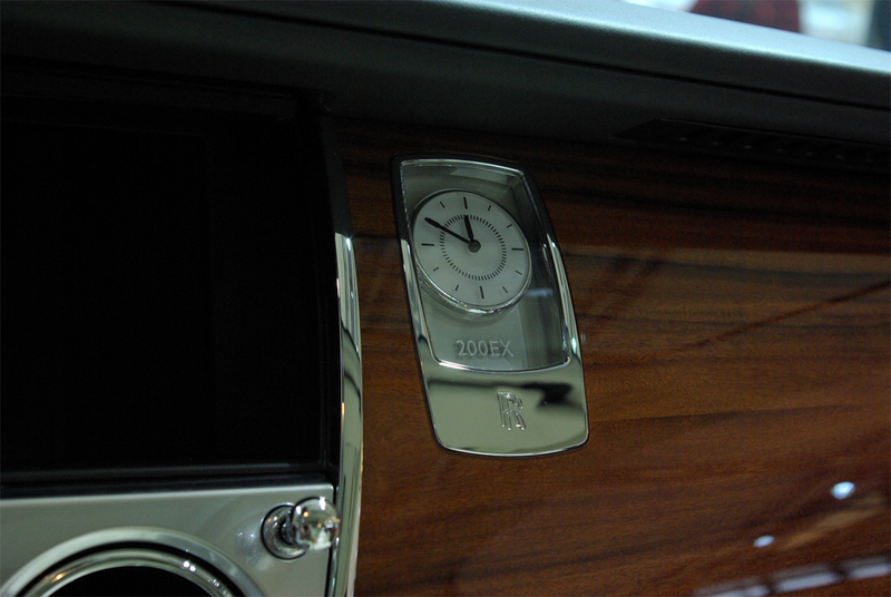 Illustration for article titled Rolls Royce 200EX Auto-Adjusting Purse Holder For The Ladies